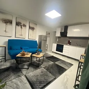 https://la-maison-bleue-villa.fr-paris.fr
