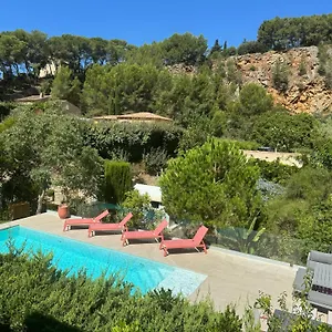 https://maison-familiale-a-carqueiranne.aixenprovencehotels.org