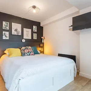 https://le-cocon-parilly.hotels-rhonealpes.com